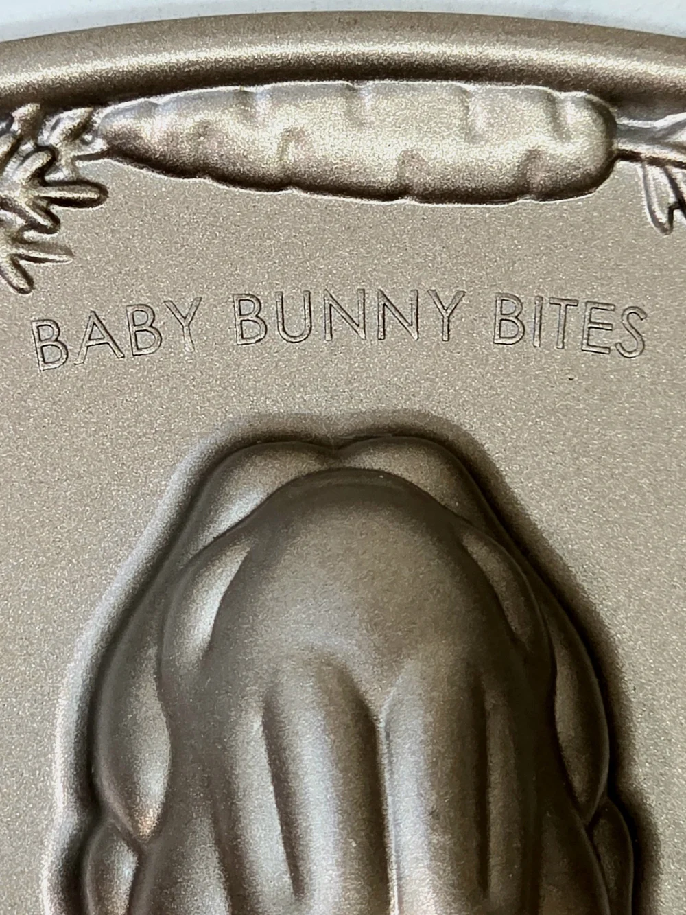 Nordic Ware Baby Bunny Bites Cakelet Pan 12 Mini Cake Cavity 2 Cup Easter Metal